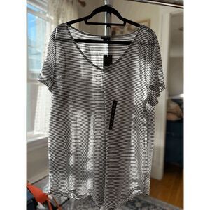 NWT Torrid Lightweight Black and White Stripe V-Neck